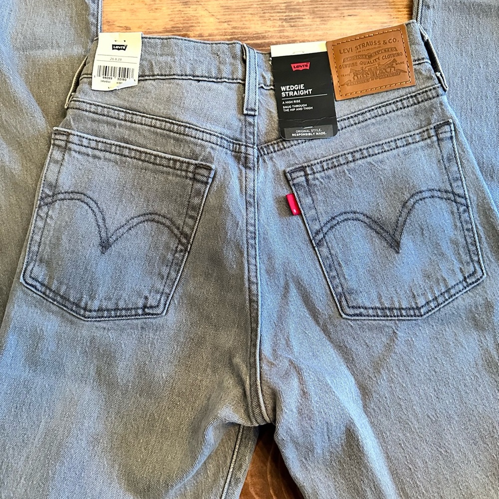 * Levi’s * ‘Weggie Straight’ Highrise Jeans!